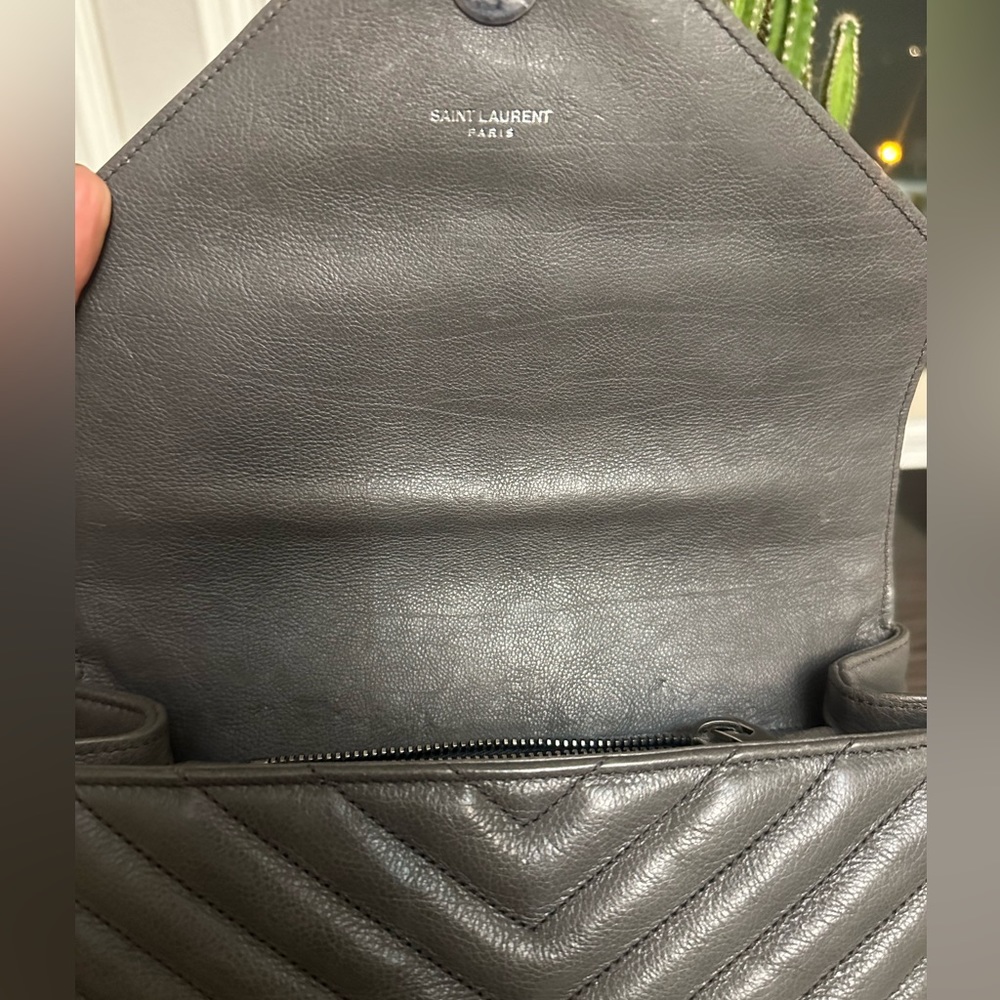 SAINT LAURENT
Sheepskin Matelasse Chevron Monogram Medium College Bag Asphalt - Picture 5 of 6